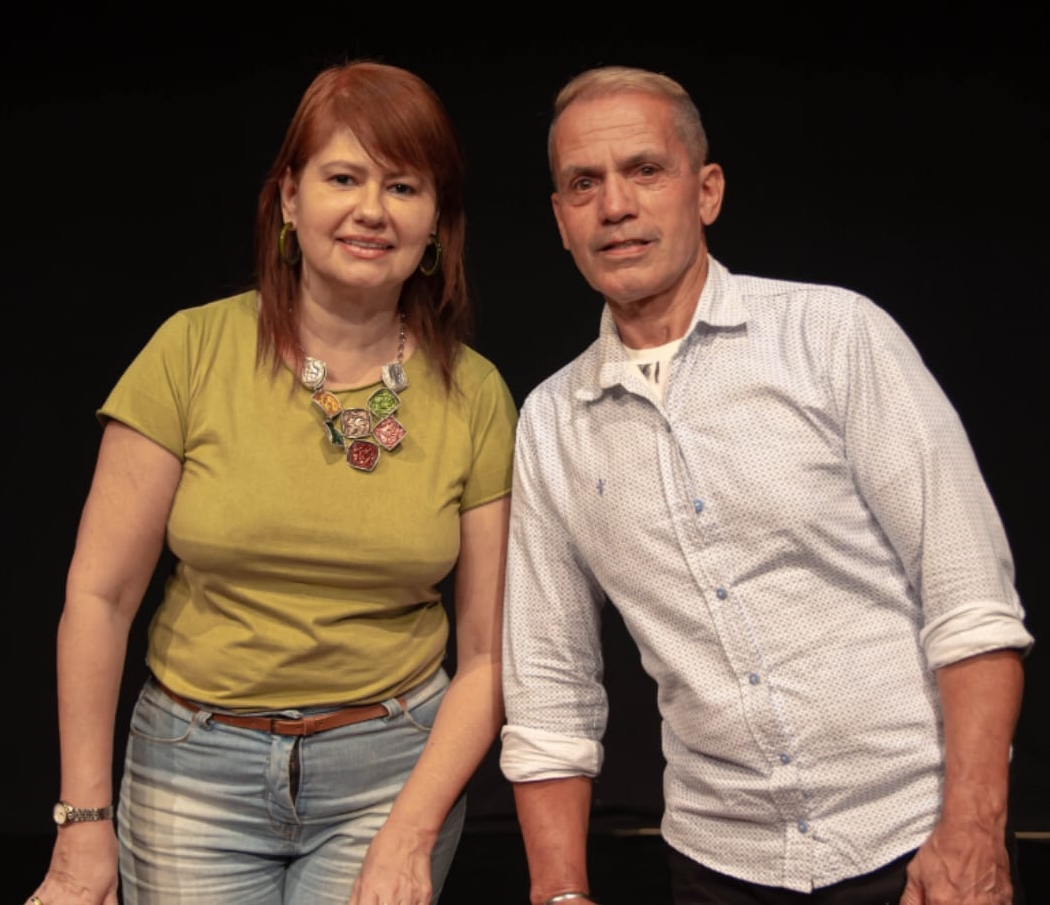 Narjara Turetta e Flaviano Oliveira fazem par romântico